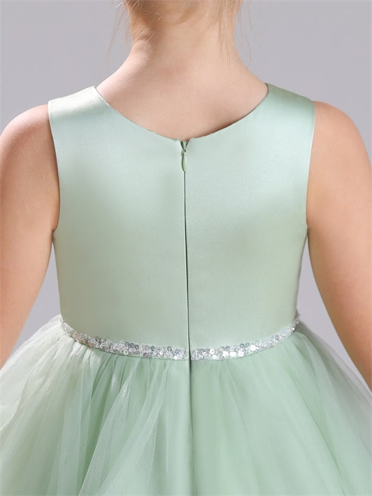A-Linie ärmelloses Tüll bodenlanges Satin Blumenmädchenkleid mit Schleifenknoten