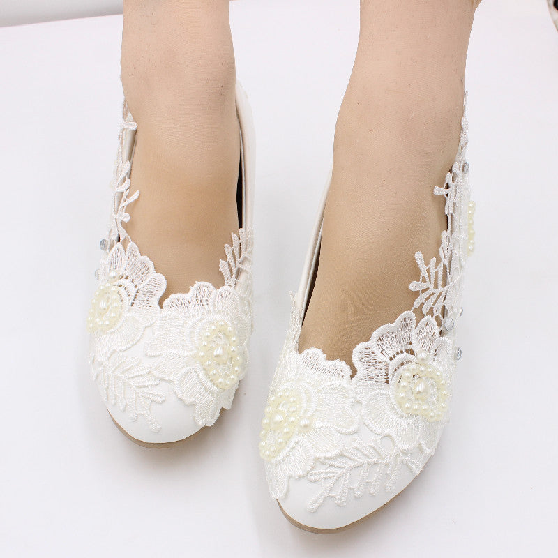 Aufwendige Spitze bedeckt Herz Runde Perle verschönert Peep Toe Hochzeit Schuhe