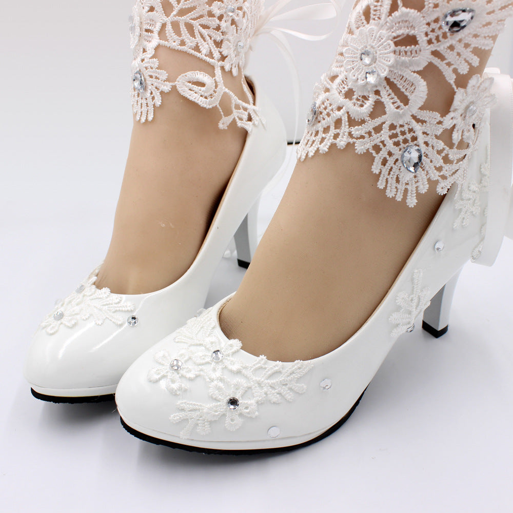 Wunderschöne Spitze Riemen Diamante verschönert Hochzeit Schuhe