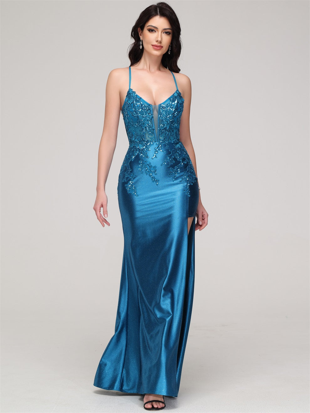 Gerade Spaghetti-Träger V-Ausschnitt besticktes glänzendes Satin Abendkleid