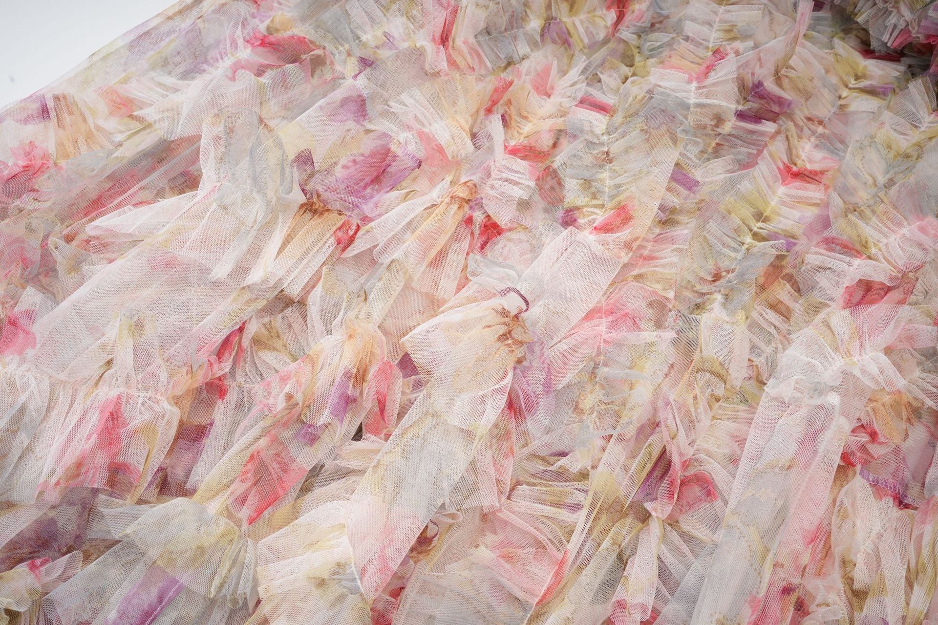 Romantische V-Ausschnitt Kurze Ärmel Floral Gedruckt Tüll Geraffte Brautjungfernkleider