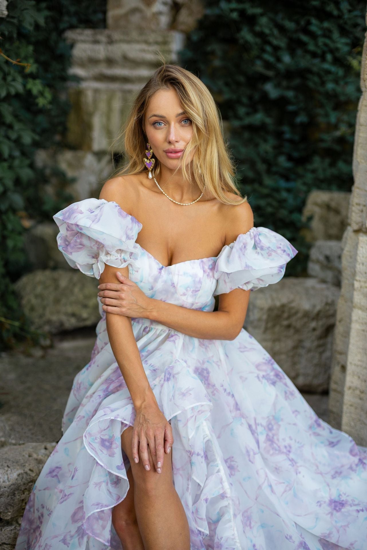Lila Fairytale Kurze Puffärmel Floral Bedruckt Rüschen Split Hochzeit Gastkleider