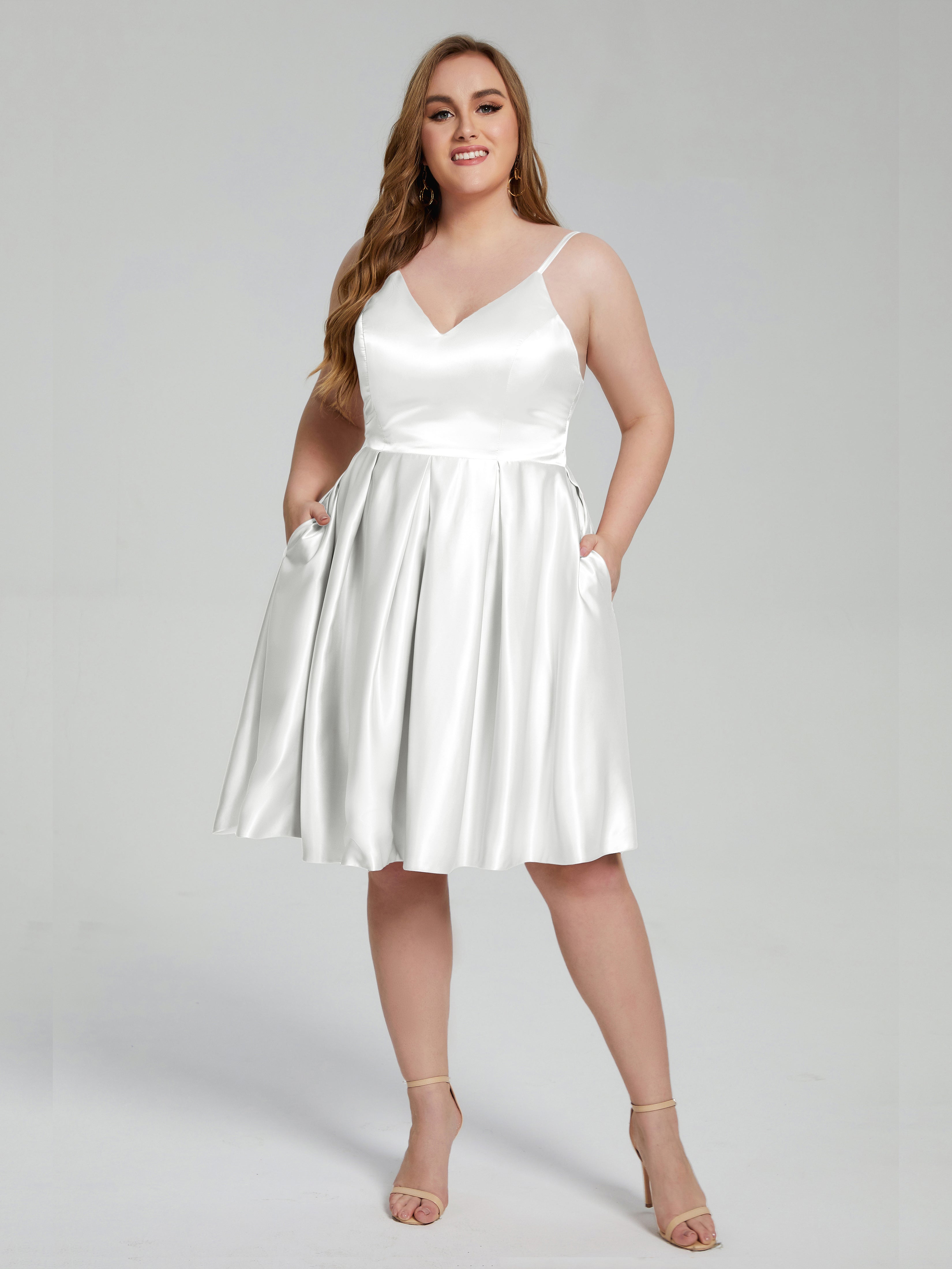 Josie Cute V-Ausschnitt Weichem Satin Brautjungfernkleider in Übergröße