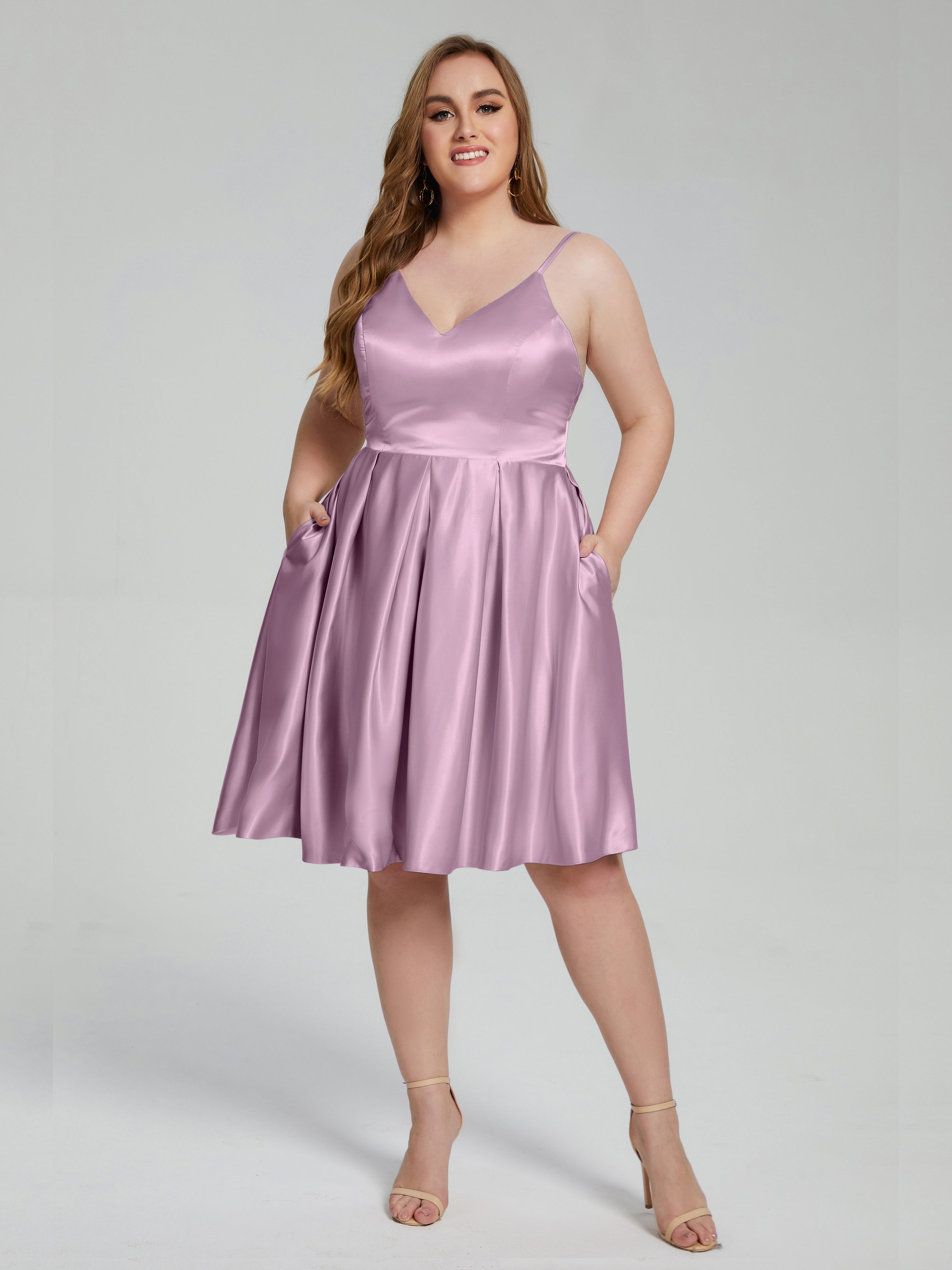 Josie Cute V-Ausschnitt Weichem Satin Brautjungfernkleider in Übergröße