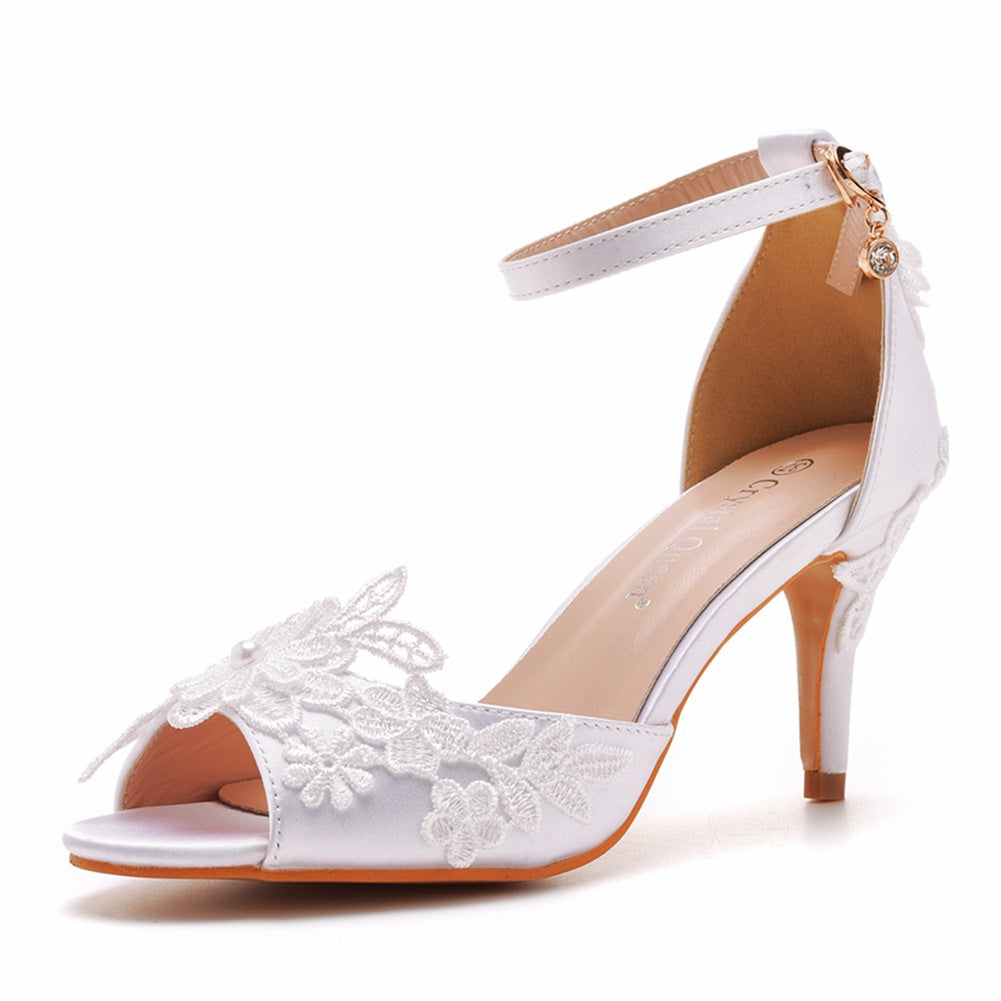 Weiße Satin-Sandalen Mit Blumen-Spitzenriemen Und Peeptoe-High-Heels