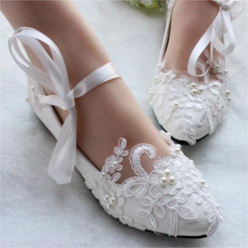 Süße weiße Seide Riemchen Spitze Blume Rebe Perle verschönert Hochzeit Schuhe