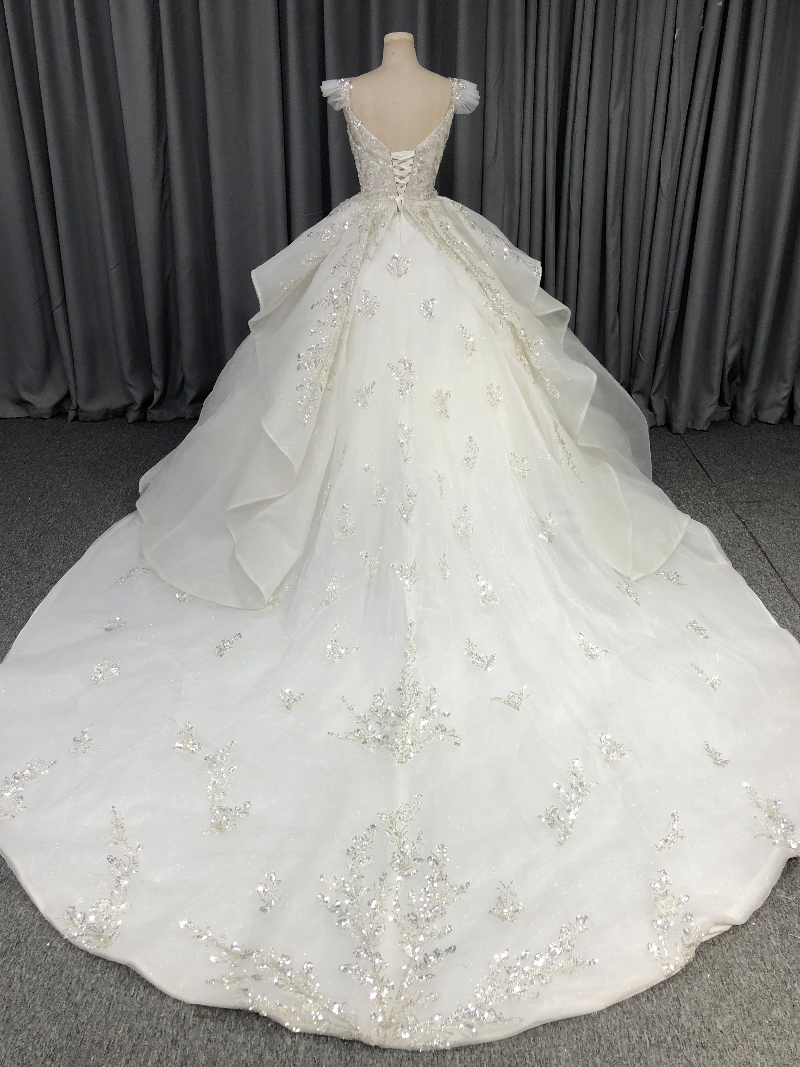 Glitzer Organza Kappenärmel Hof Schleppe Brautkleider