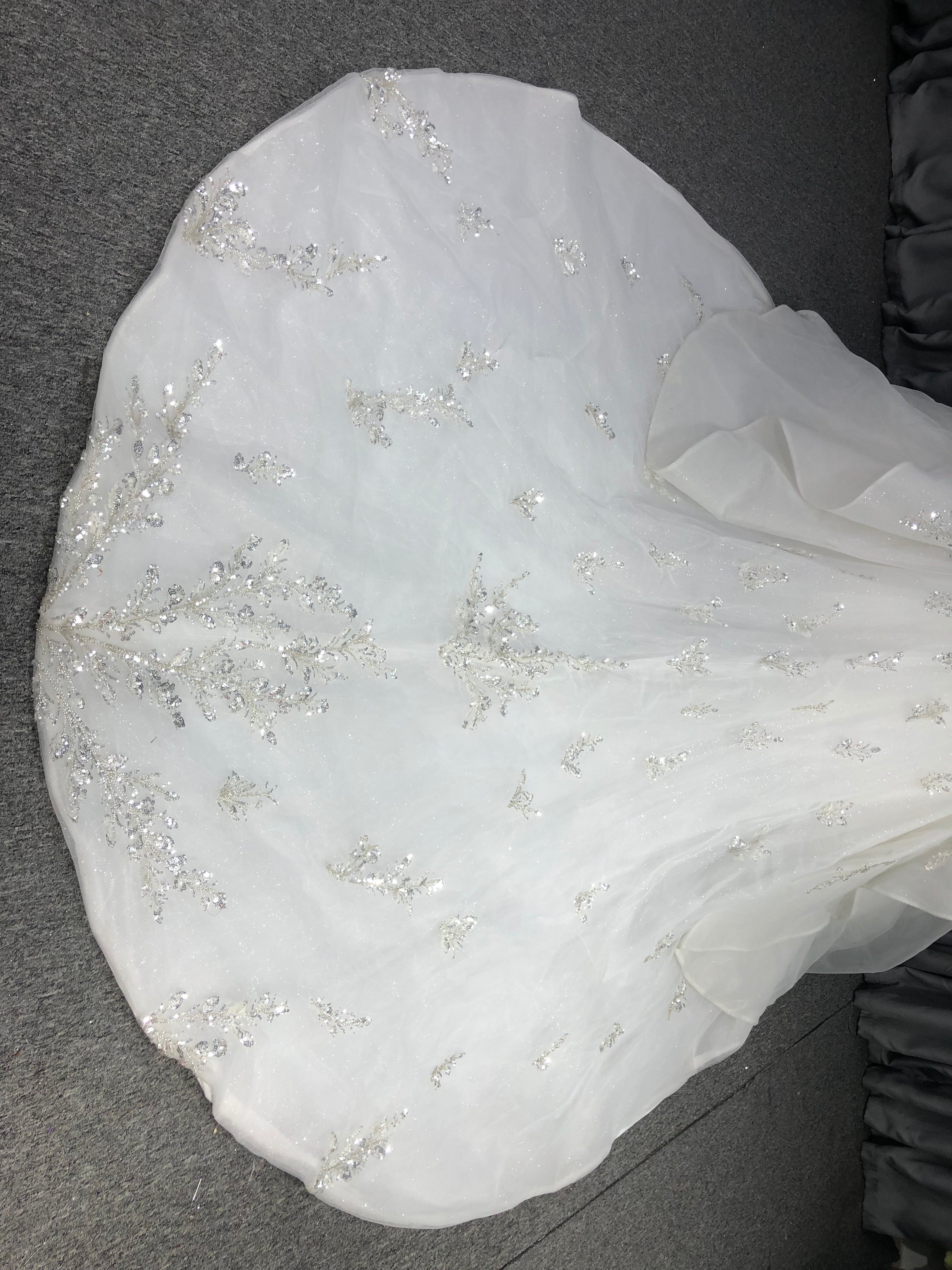 Glitzer Organza Kappenärmel Hof Schleppe Brautkleider