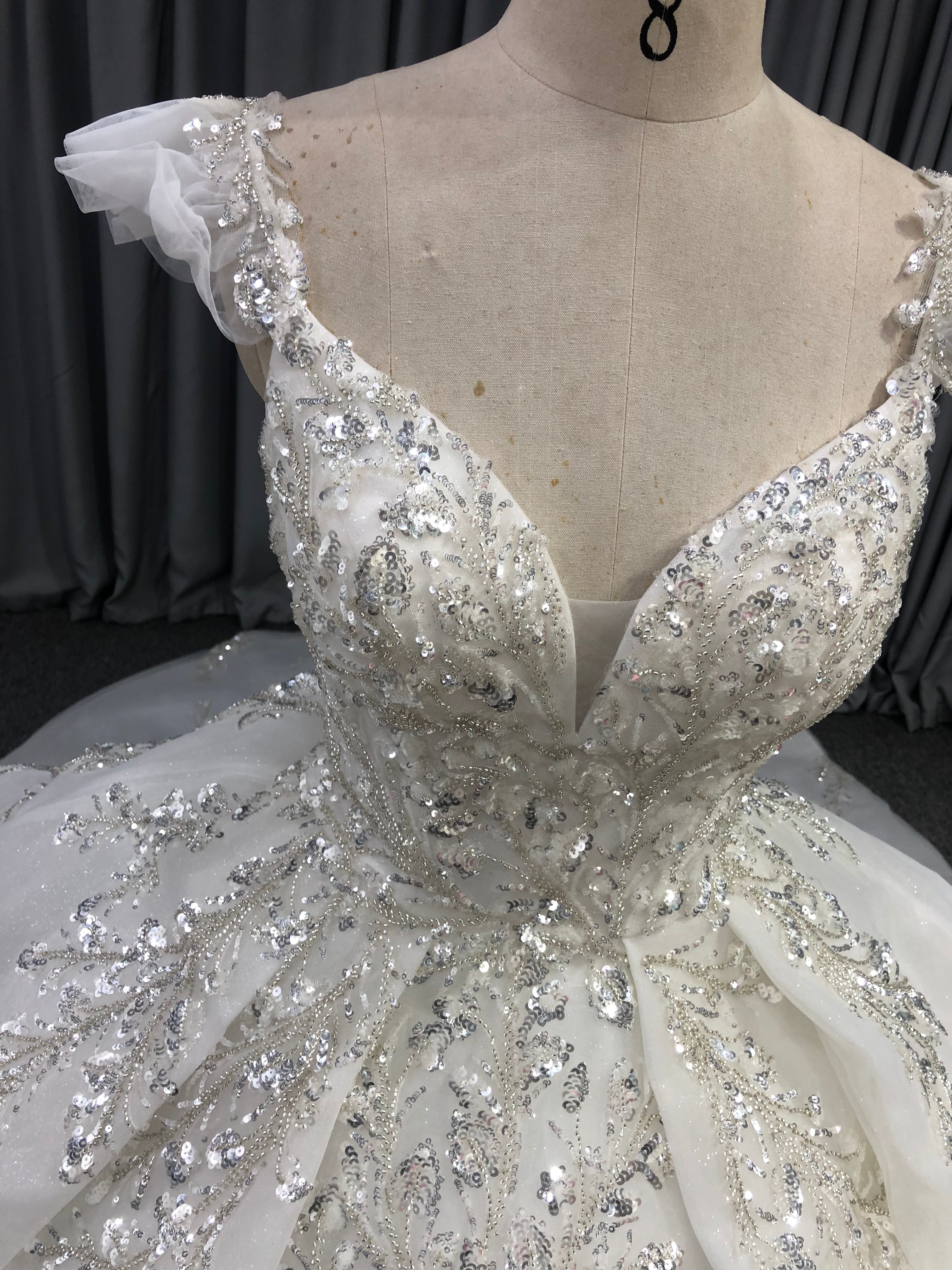 Glitzer Organza Kappenärmel Hof Schleppe Brautkleider