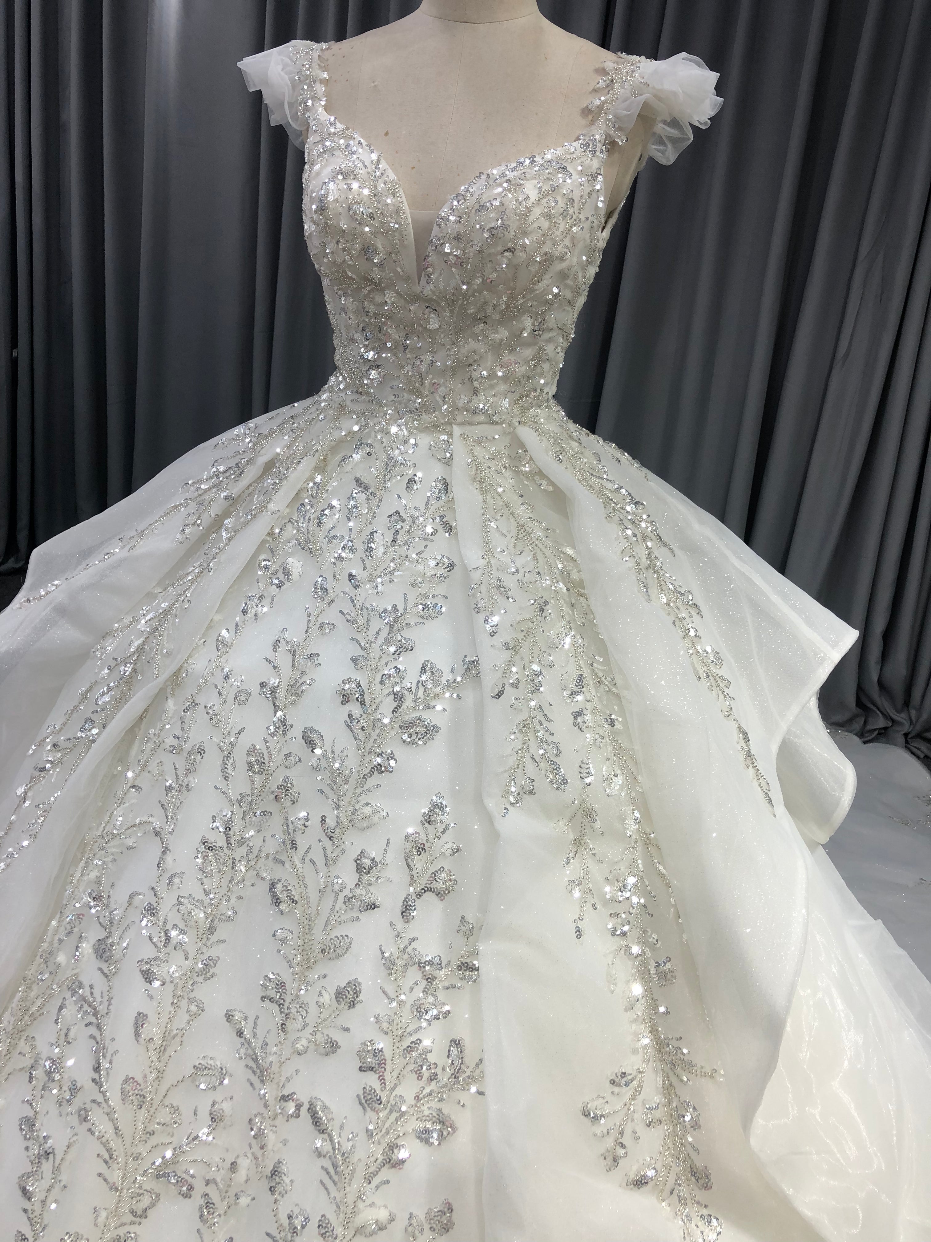 Glitzer Organza Kappenärmel Hof Schleppe Brautkleider