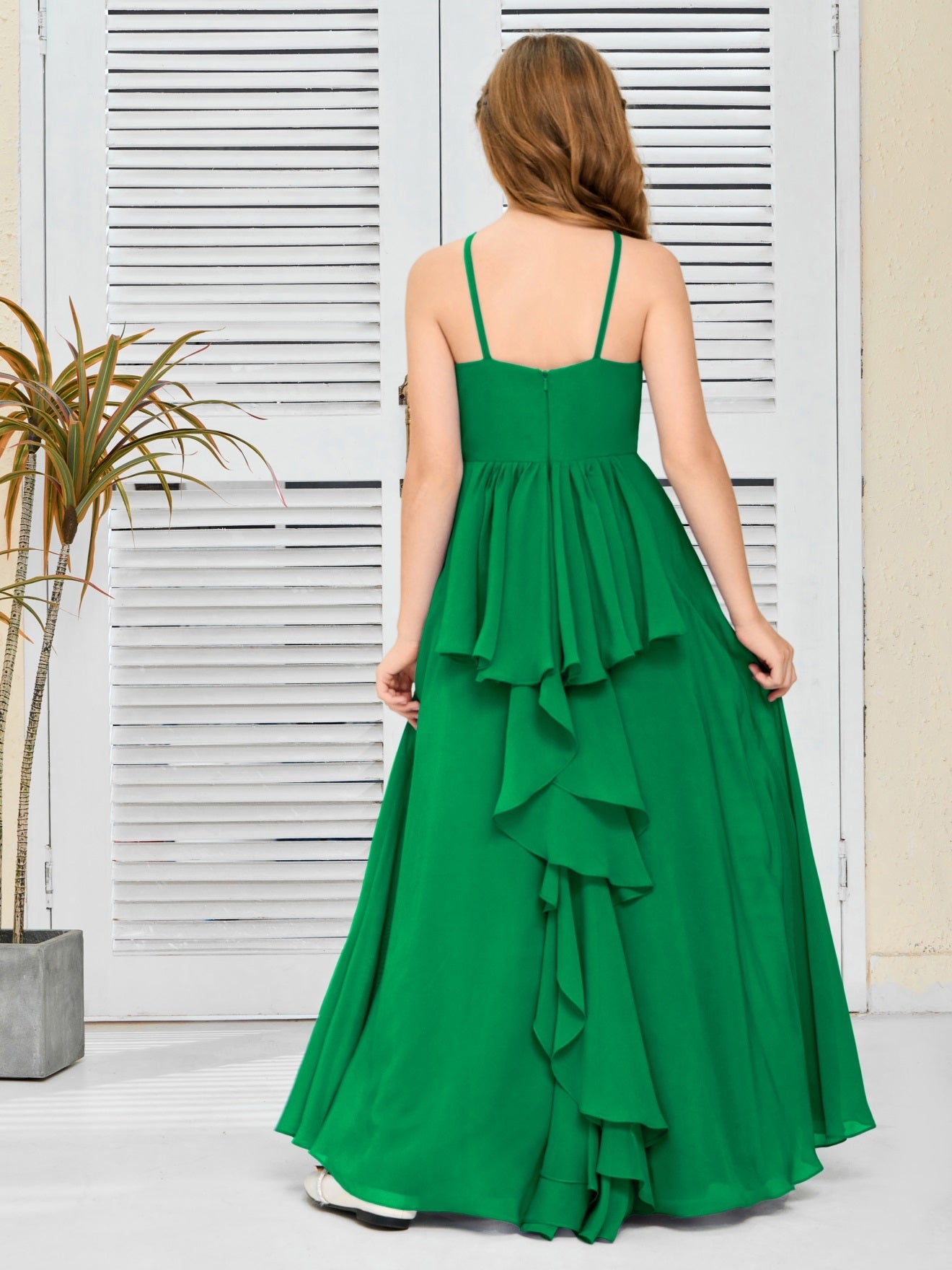 Elegantes Chiffon Junior-Brautjungfernkleid mit hängendem Ausschnitt