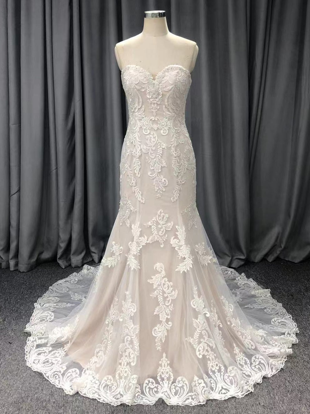 Spitze Sweetheart Hals trägerlos Meerjungfrau Brautkleid mit Schleppe C0004