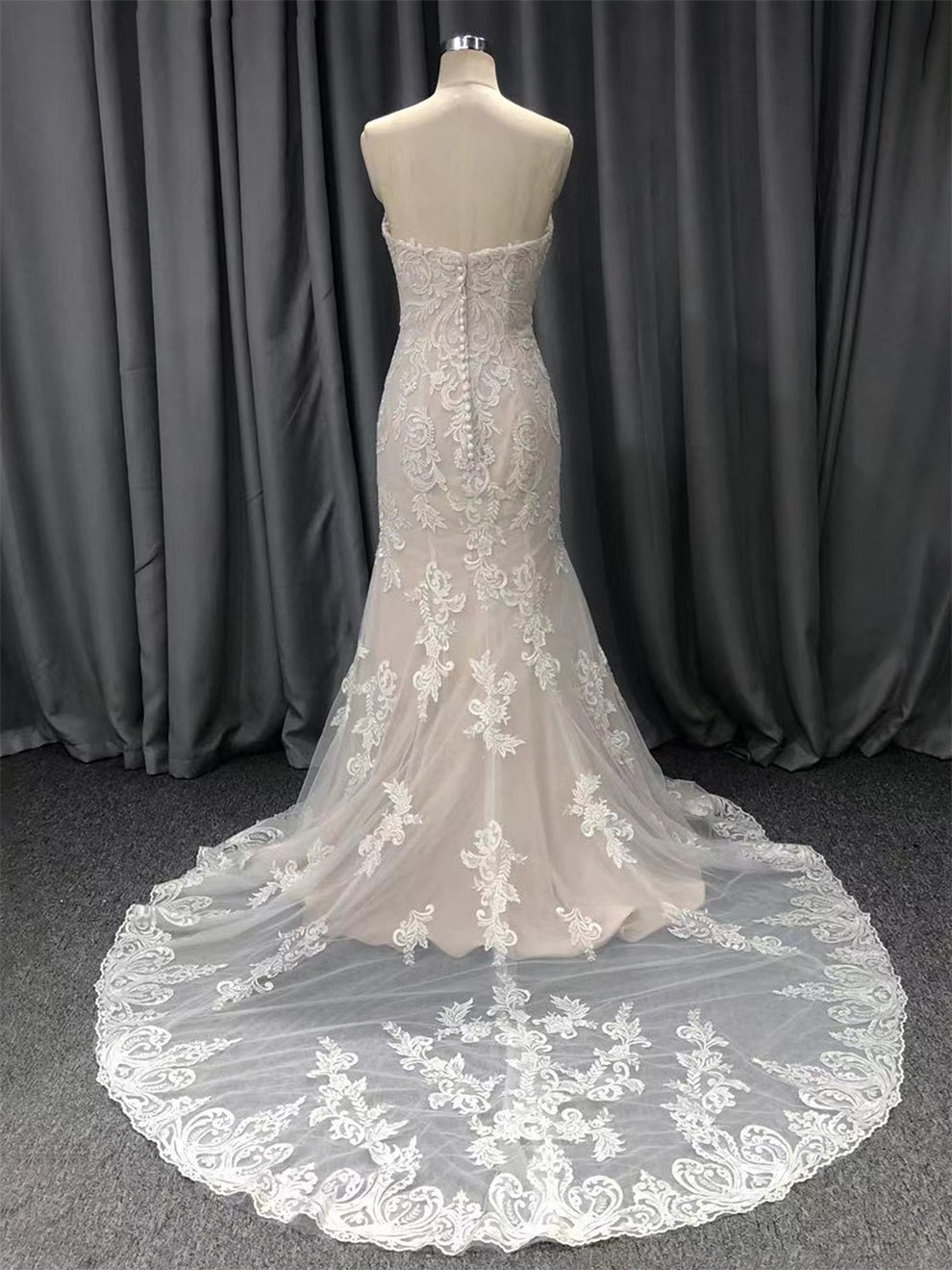 Spitze Sweetheart Hals trägerlos Meerjungfrau Brautkleid mit Schleppe C0004