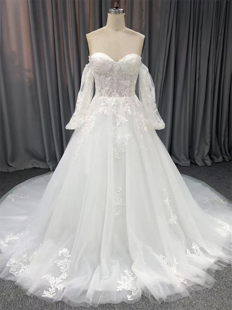 Sweetheart Hals aus der sollte Spitze Applikationen A-Linie Brautkleid mit Zug C0008