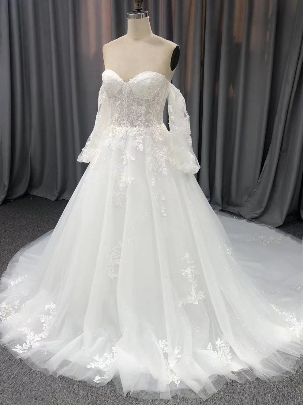 Sweetheart Hals aus der sollte Spitze Applikationen A-Linie Brautkleid mit Zug C0008