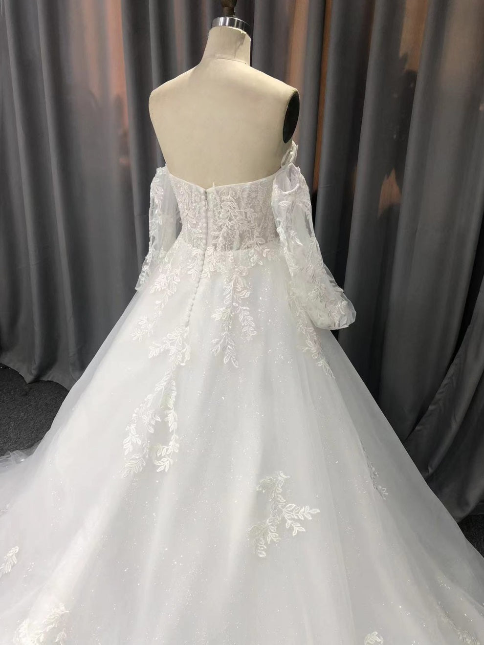 Sweetheart Hals aus der sollte Spitze Applikationen A-Linie Brautkleid mit Zug C0008