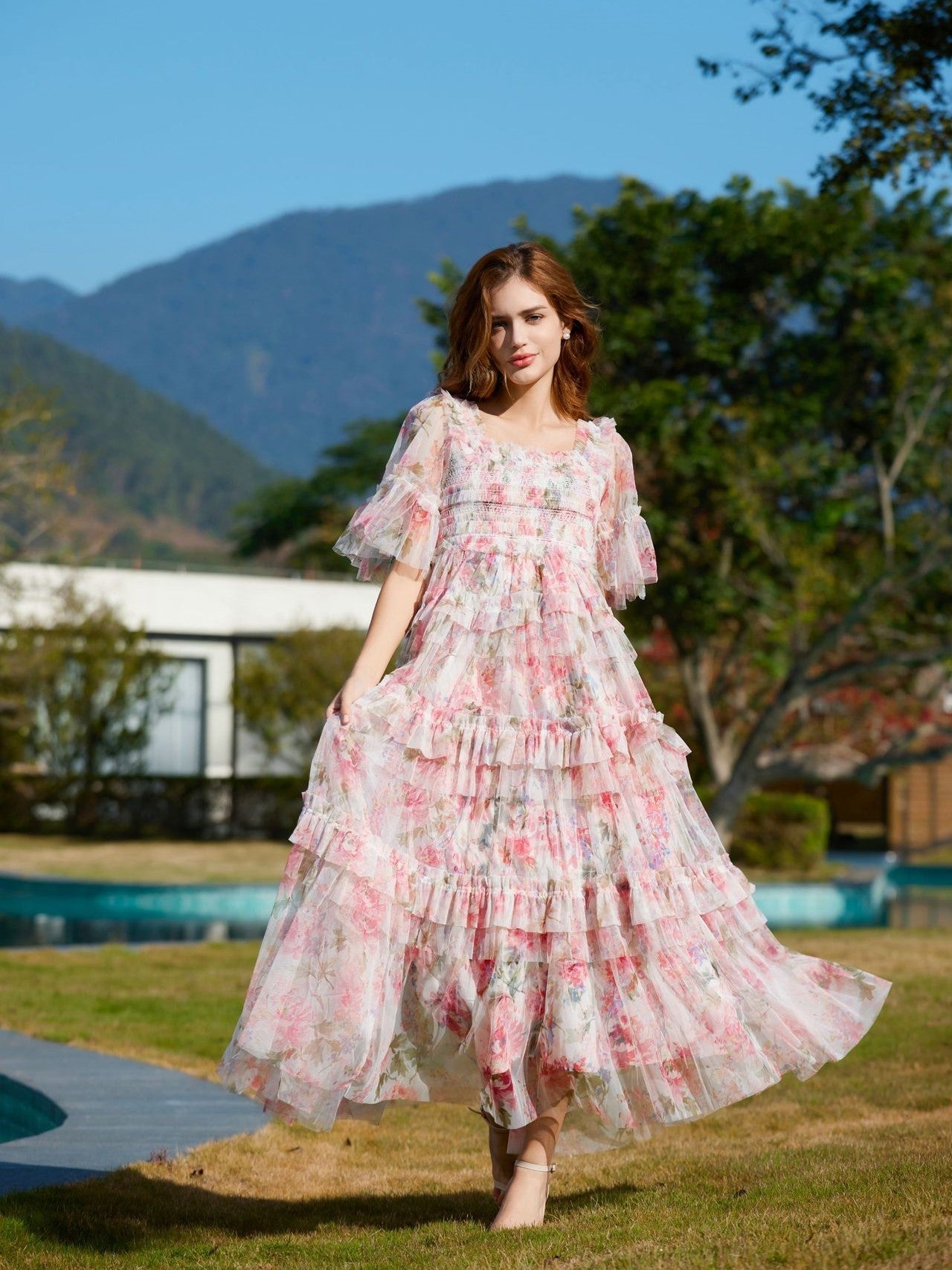 Flowy Halbe Ärmel Floral Ruffle Tulle Layered Abendkleider